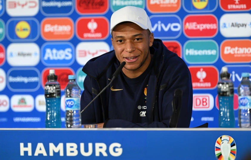 Kylian Mbappe: 'Ronaldo là huyền thoại bóng đá thế giới' 493414